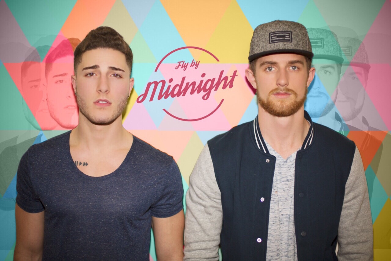 Musik Easy Listening Bergenre Retro-pop ala Fly by Midnight